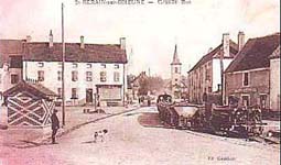 Tacot de St-Bérain sur la place