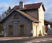 Gare du tacot à Arnay en 2003