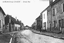 Grande rue de St-Marcel avec voie tacot