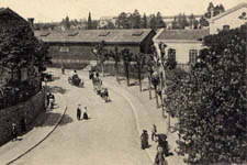 Gare du tacot au dessus de l'avenue de la gare